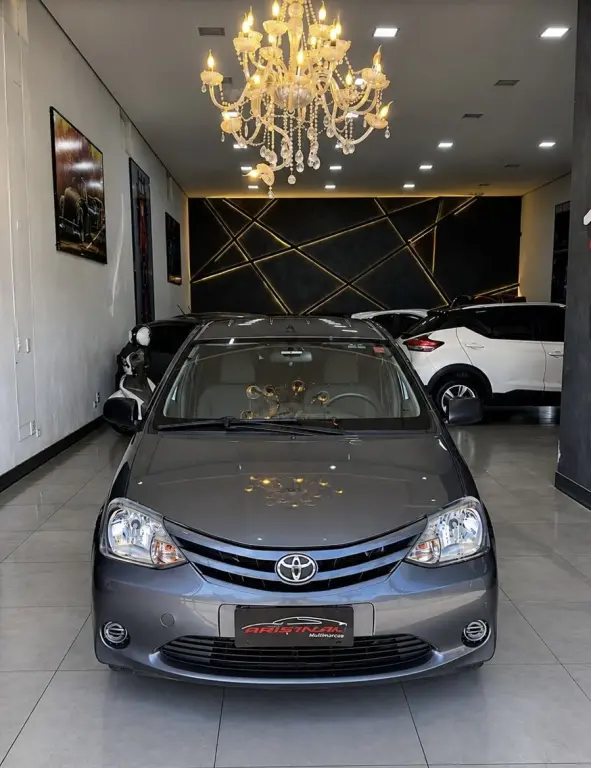 TOYOTA Etios Sedan - Foto