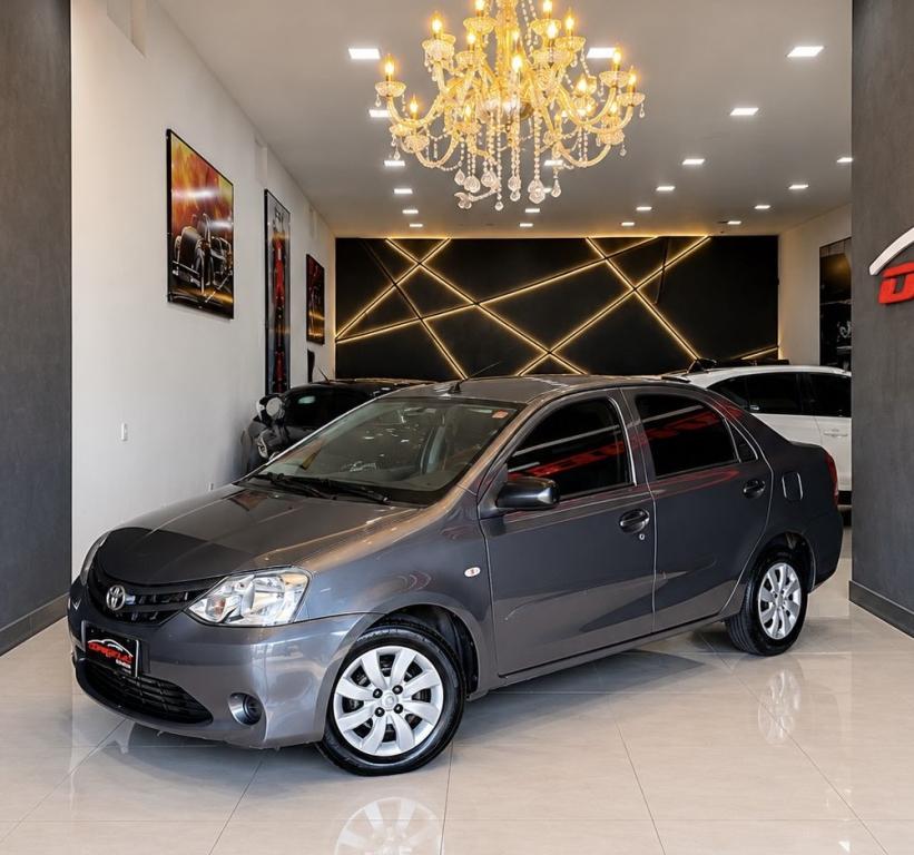 TOYOTA Etios Sedan - Foto