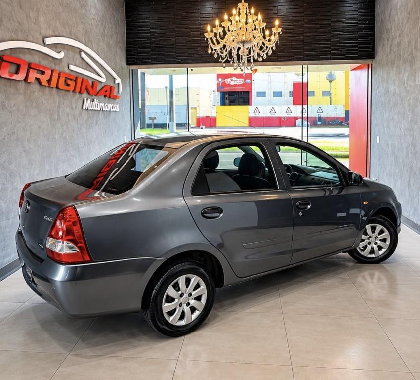 TOYOTA Etios Sedan - Foto