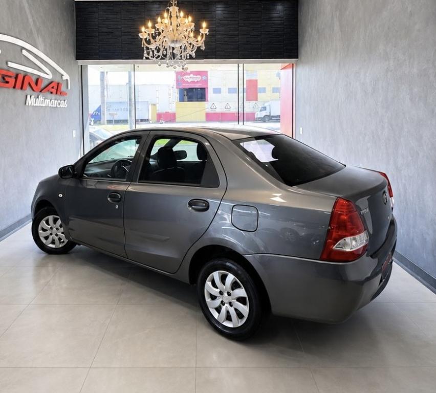TOYOTA Etios Sedan - Foto