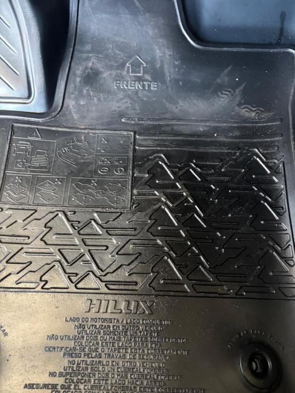 TOYOTA Hilux Caminhonete - Foto