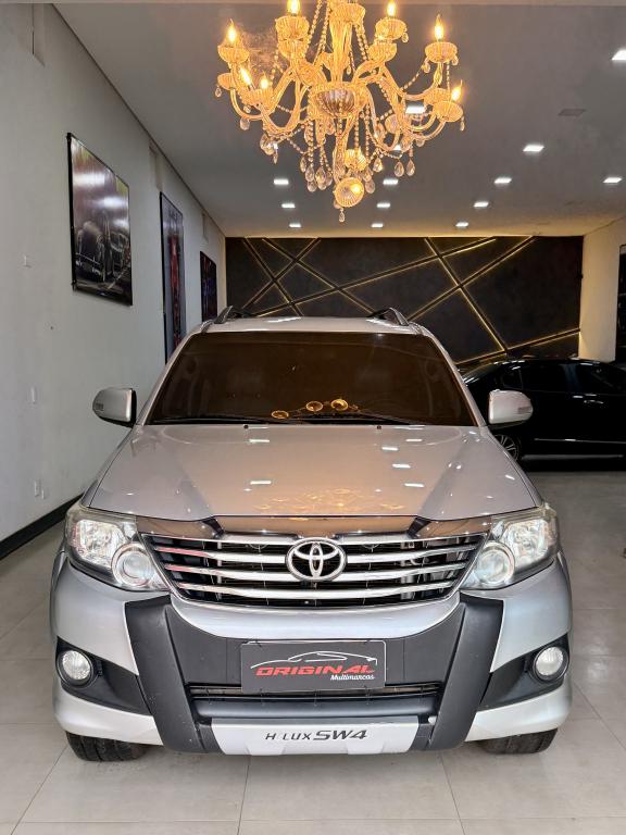 TOYOTA Hilux SW4 - Foto