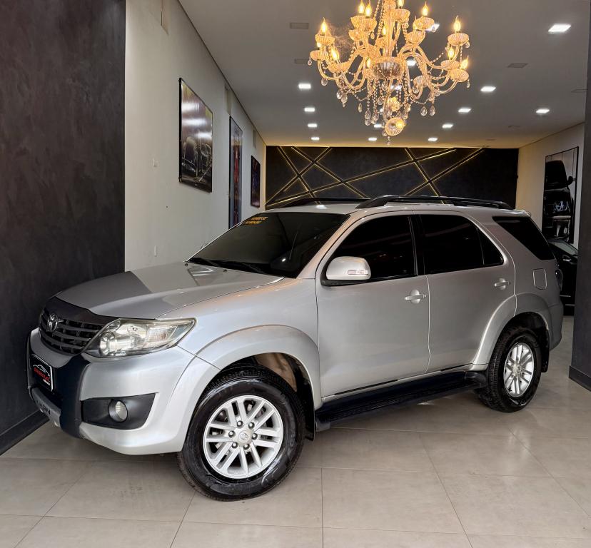 TOYOTA Hilux SW4 - Foto