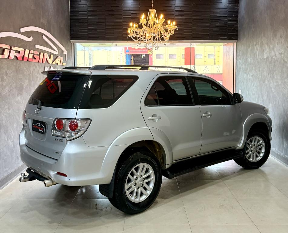 TOYOTA Hilux SW4 - Foto