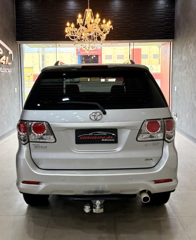 TOYOTA Hilux SW4 - Foto