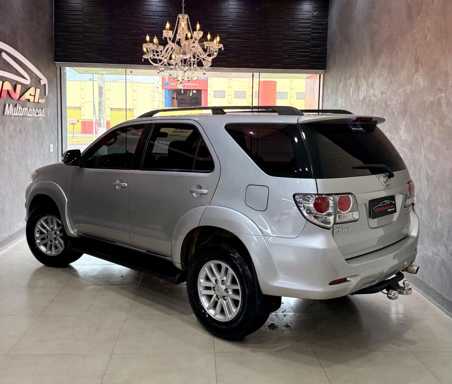 TOYOTA Hilux SW4 - Foto