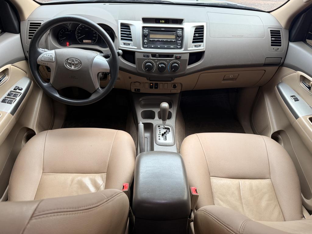 TOYOTA Hilux SW4 - Foto