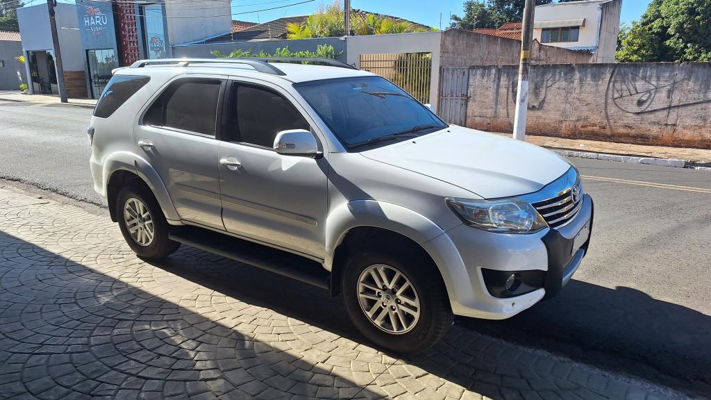 TOYOTA Hilux SW4