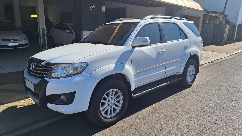 TOYOTA Hilux SW4 - Foto