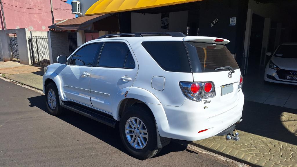 TOYOTA Hilux SW4 - Foto