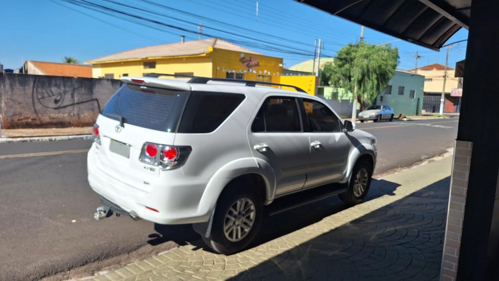 TOYOTA Hilux SW4 - Foto