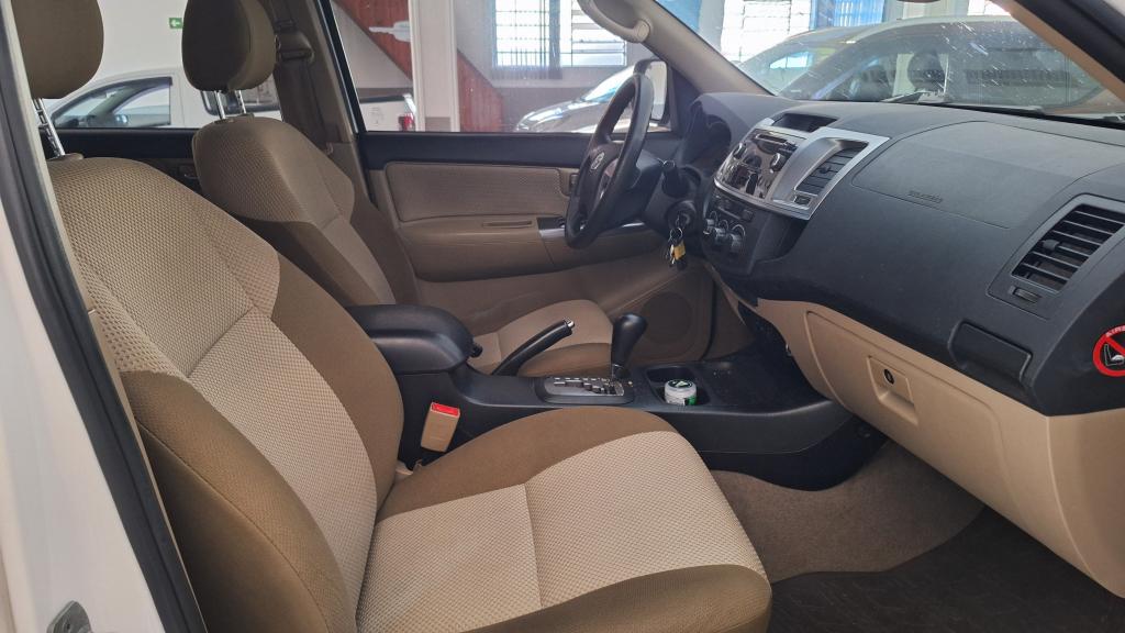 TOYOTA Hilux SW4 - Foto