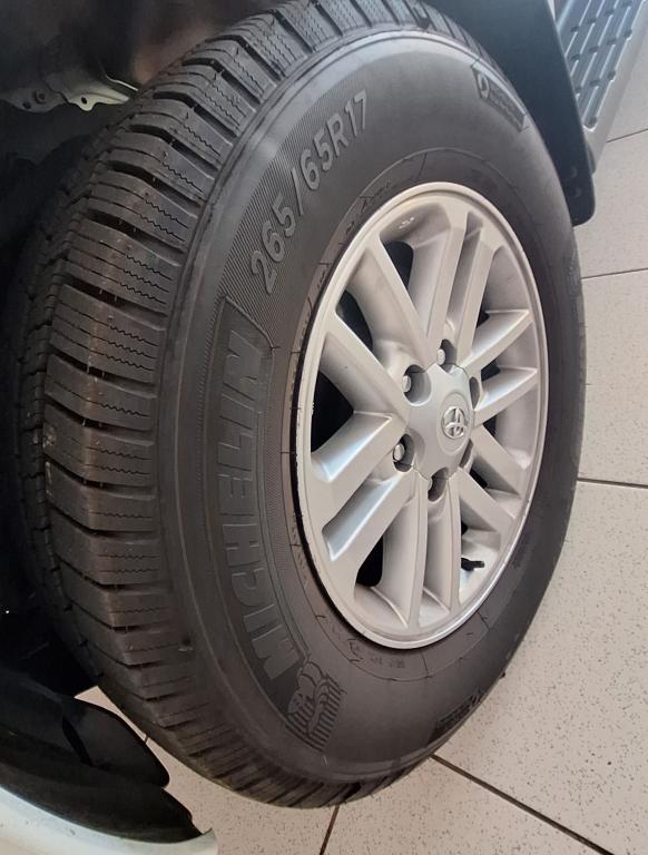 TOYOTA Hilux SW4 - Foto