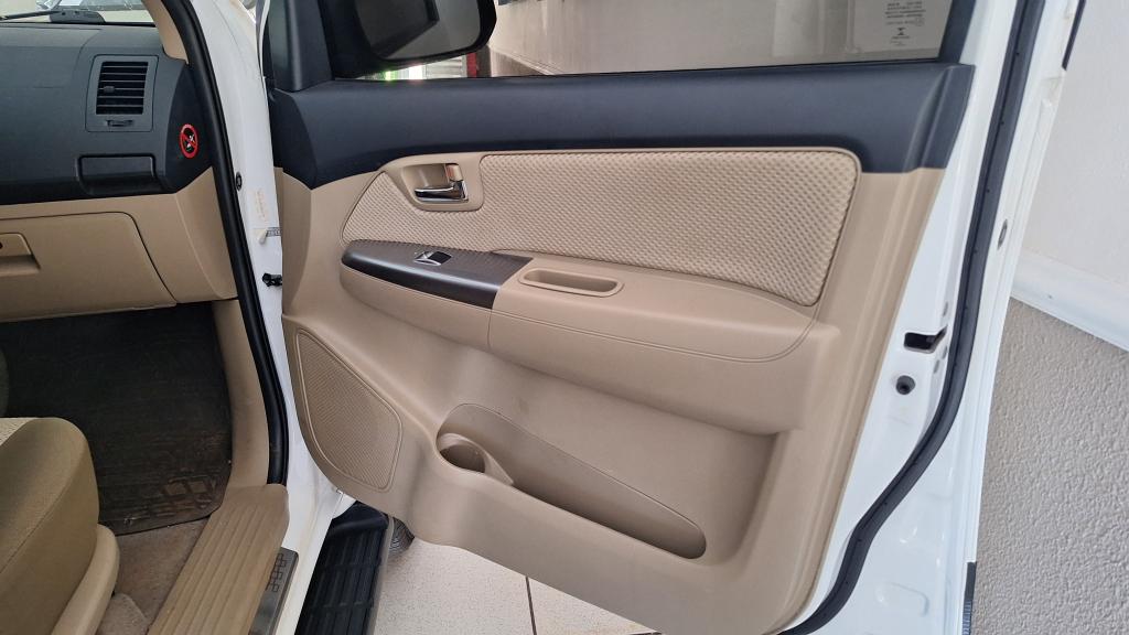 TOYOTA Hilux SW4 - Foto
