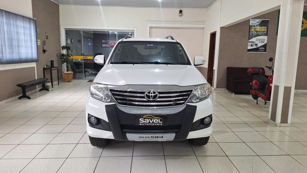 TOYOTA Hilux SW4 - Foto