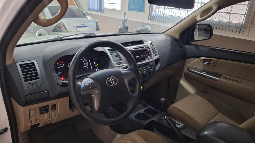 TOYOTA Hilux SW4 - Foto