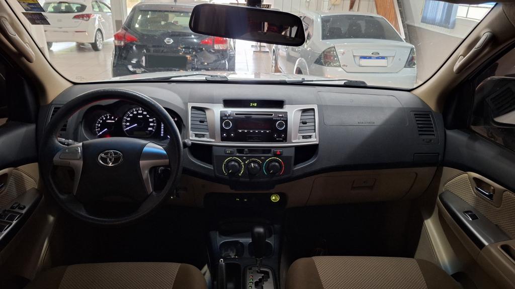 TOYOTA Hilux SW4 - Foto