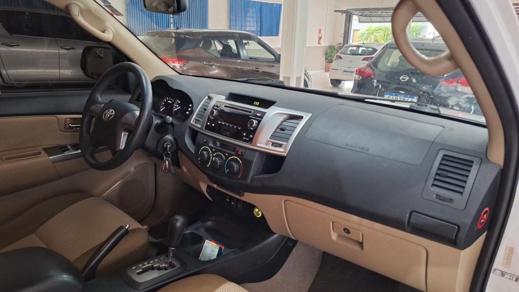 TOYOTA Hilux SW4 - Foto
