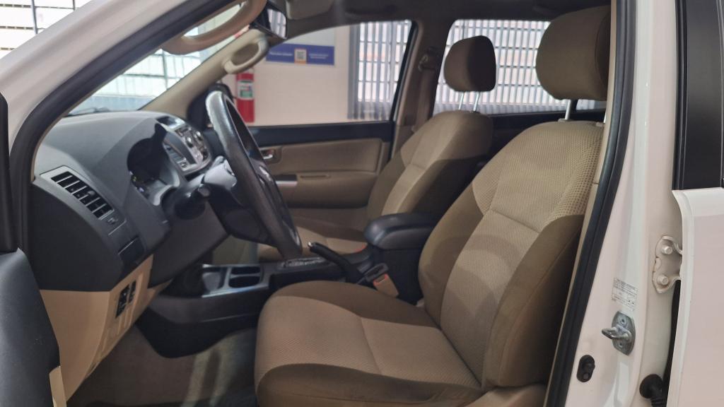TOYOTA Hilux SW4 - Foto