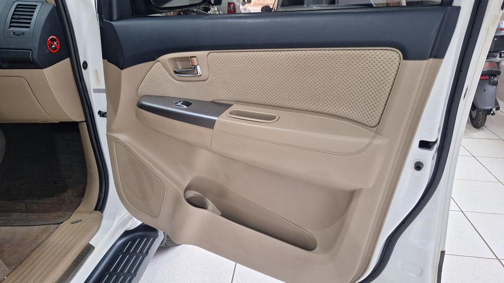 TOYOTA Hilux SW4 - Foto
