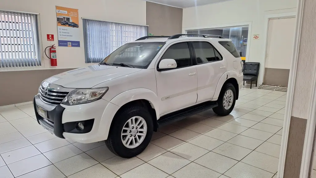 TOYOTA Hilux SW4