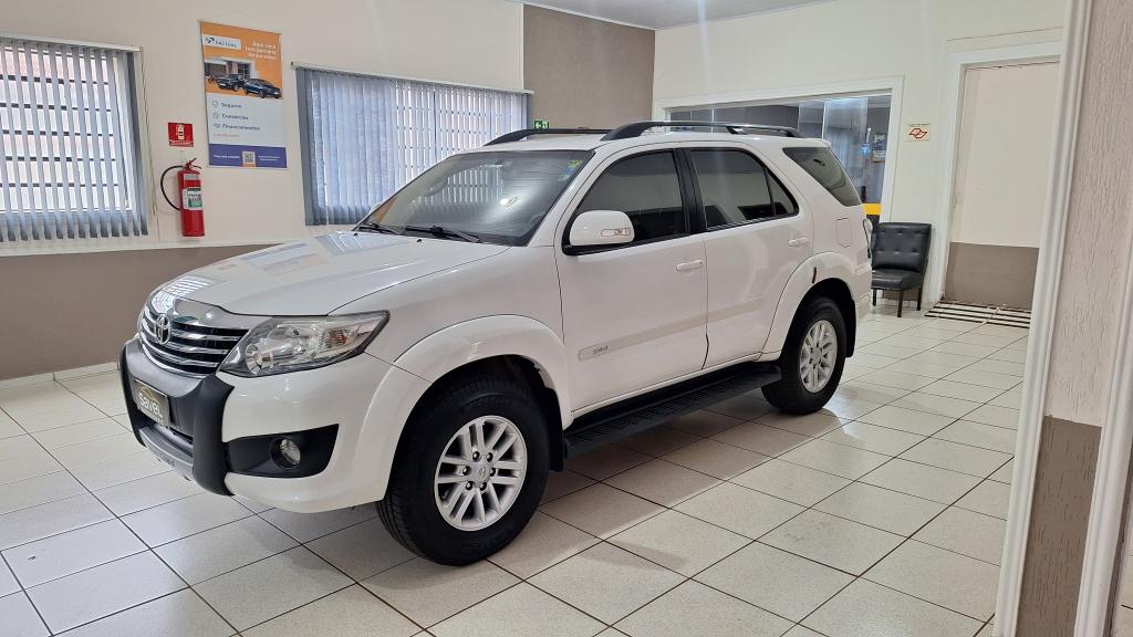 TOYOTA Hilux SW4