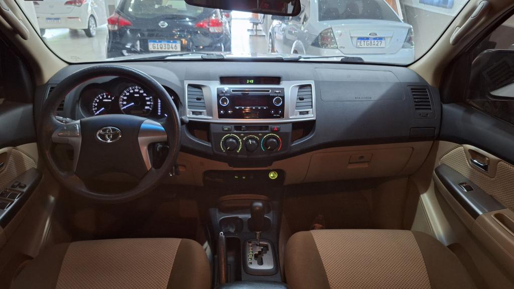 TOYOTA Hilux SW4 - Foto