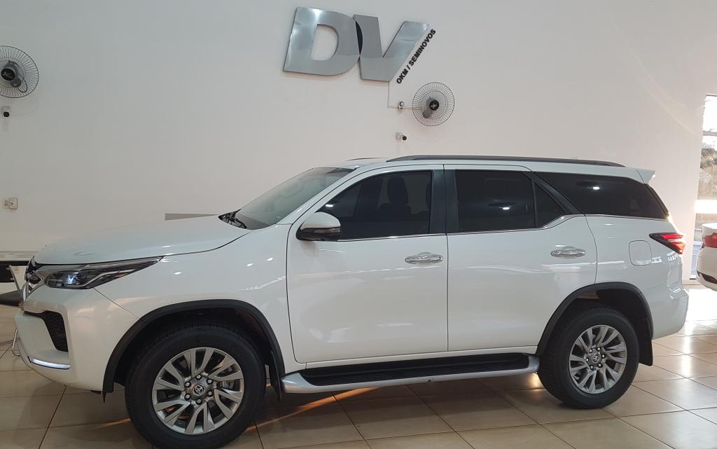 TOYOTA Hilux SW4 - Miniatura