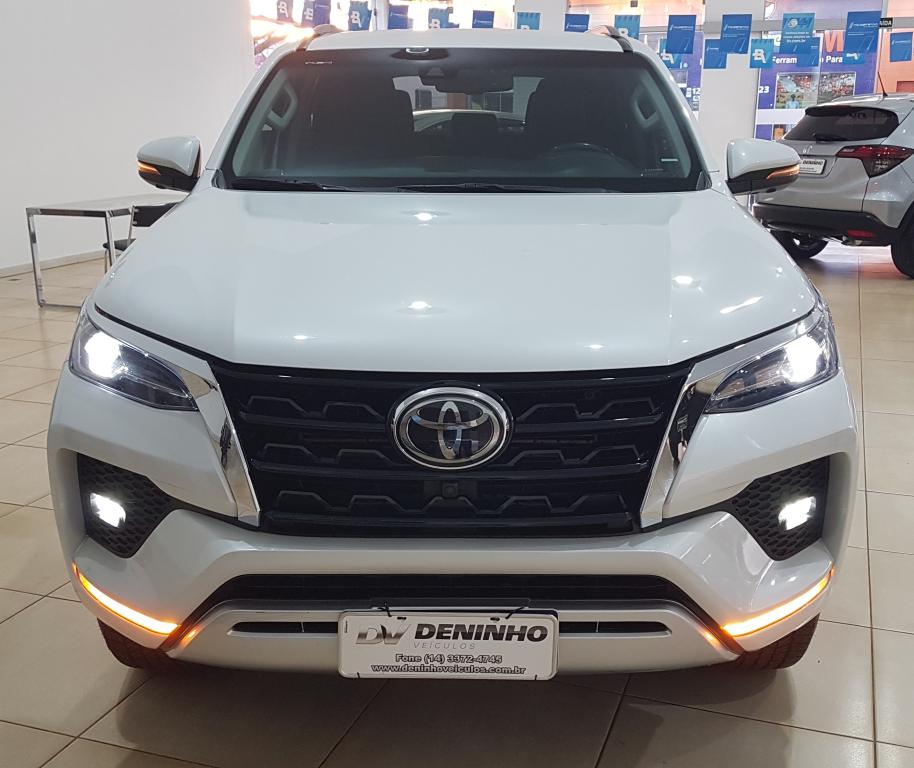 TOYOTA Hilux SW4 - Miniatura