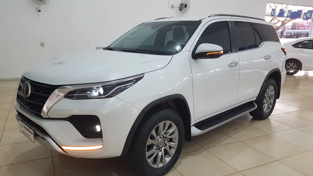 TOYOTA Hilux SW4 - Foto