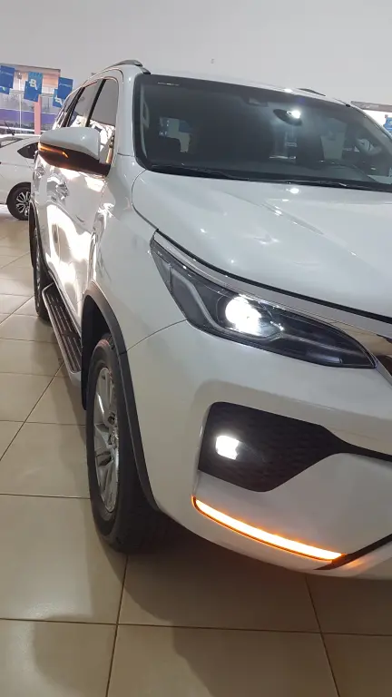 TOYOTA Hilux SW4 - Foto