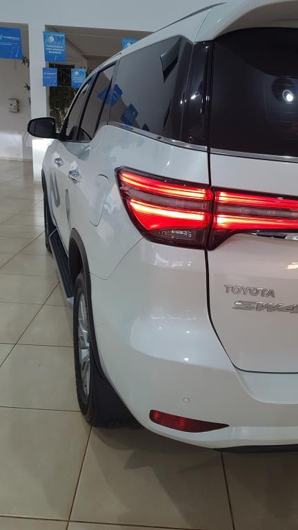 TOYOTA Hilux SW4 - Miniatura