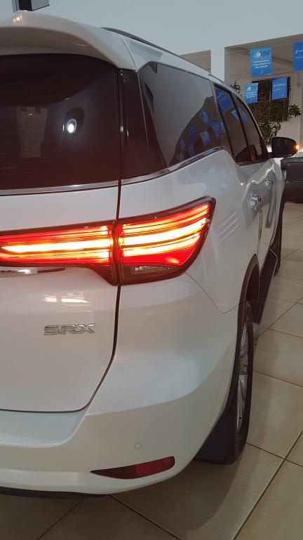 TOYOTA Hilux SW4 - Foto