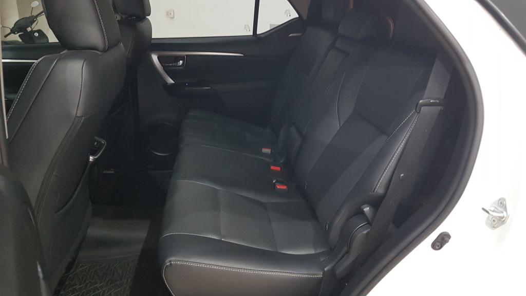 TOYOTA Hilux SW4 - Foto