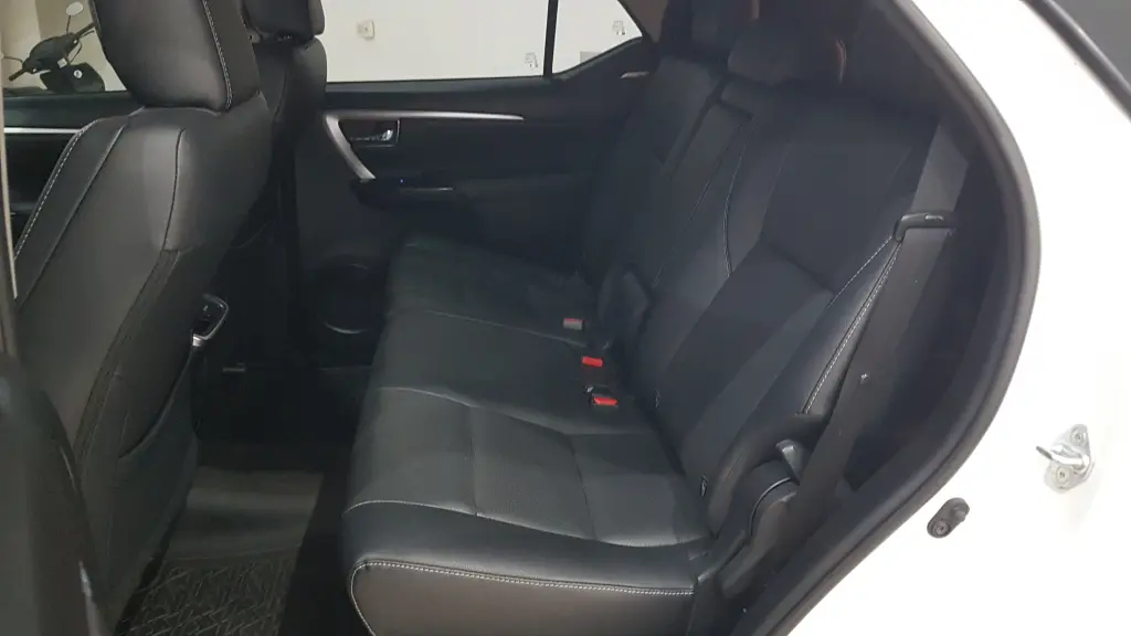 TOYOTA Hilux SW4 - Foto