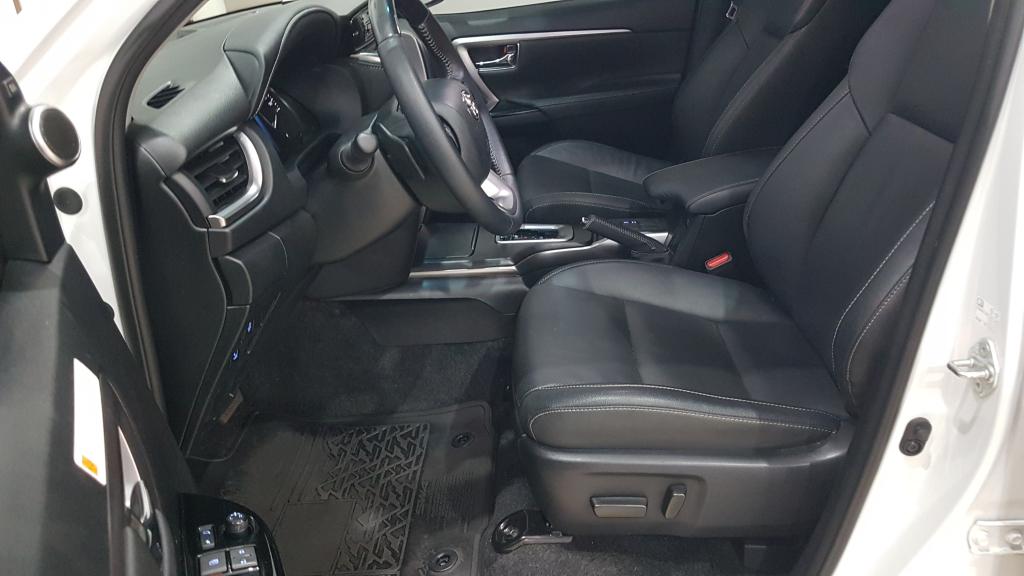 TOYOTA Hilux SW4 - Miniatura