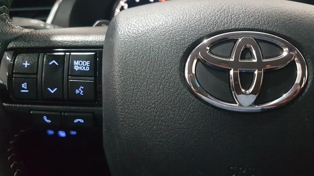 TOYOTA Hilux SW4 - Foto