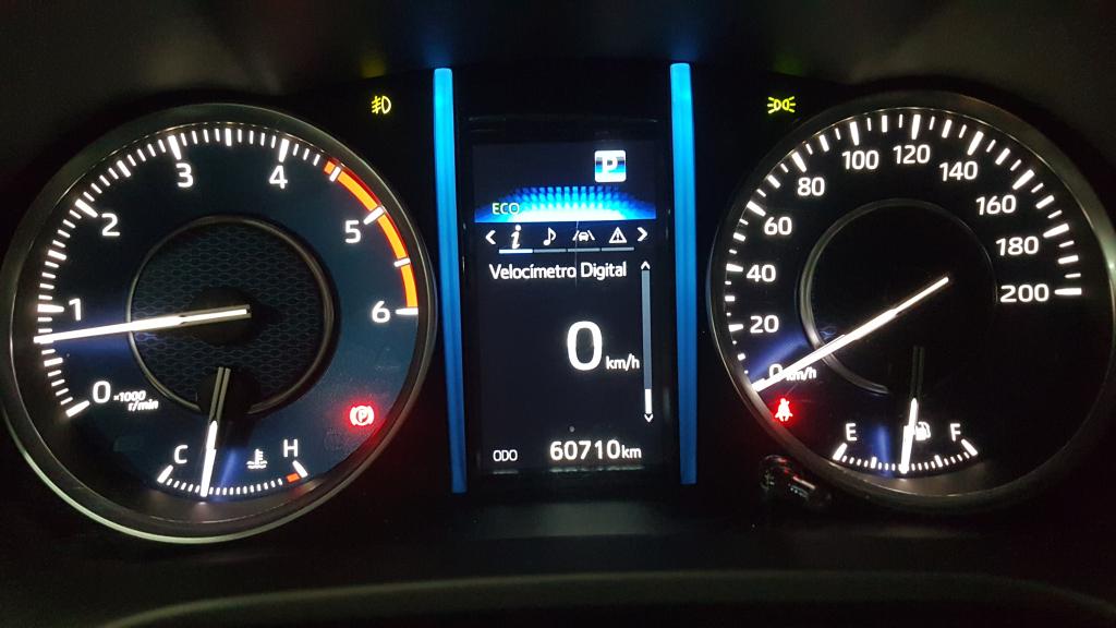 TOYOTA Hilux SW4 - Foto