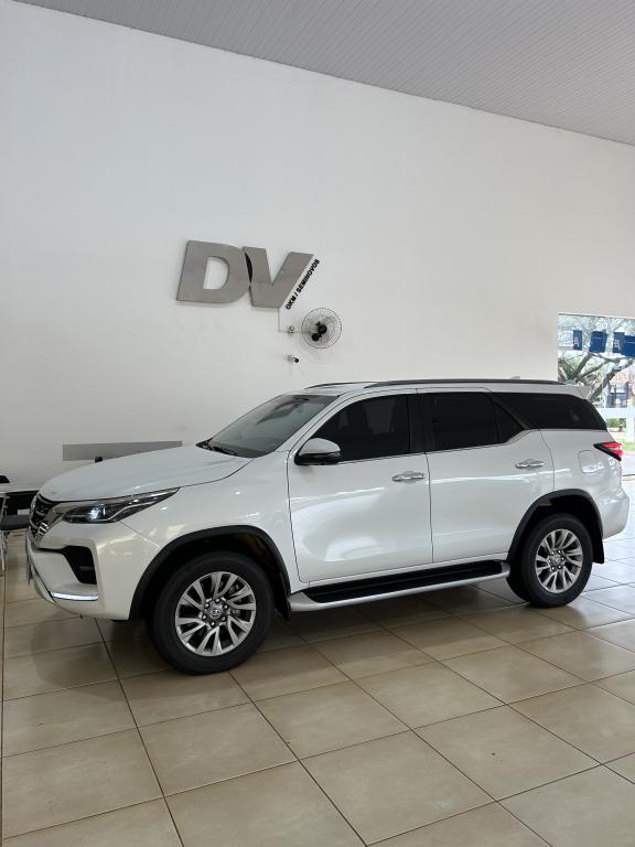TOYOTA Hilux SW4 - Foto