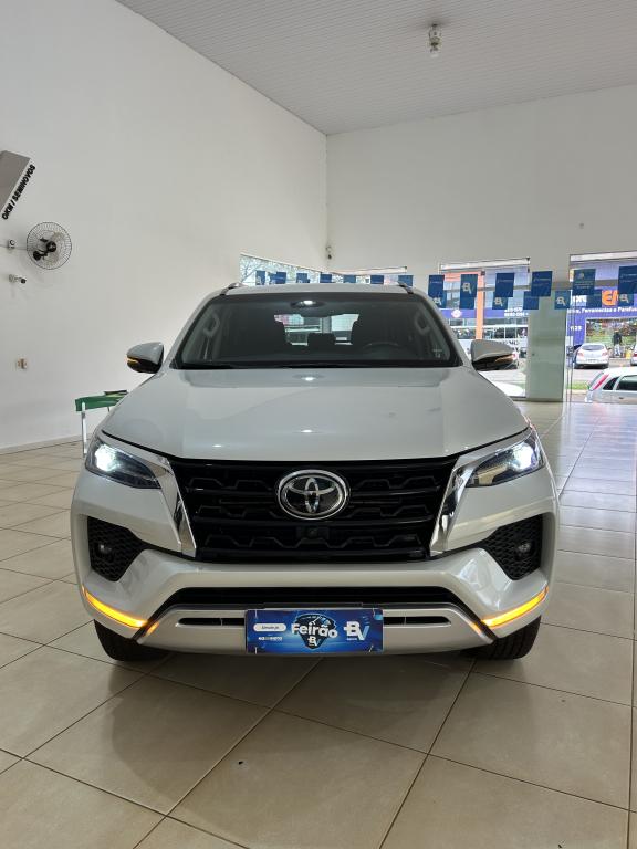 TOYOTA Hilux SW4 - Foto