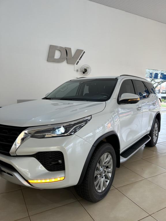 TOYOTA Hilux SW4 - Foto