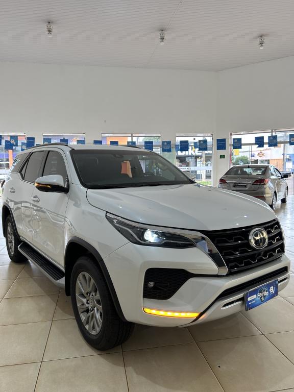 TOYOTA Hilux SW4 - Foto