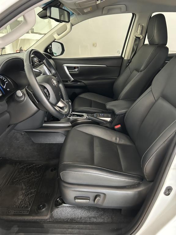 TOYOTA Hilux SW4 - Foto