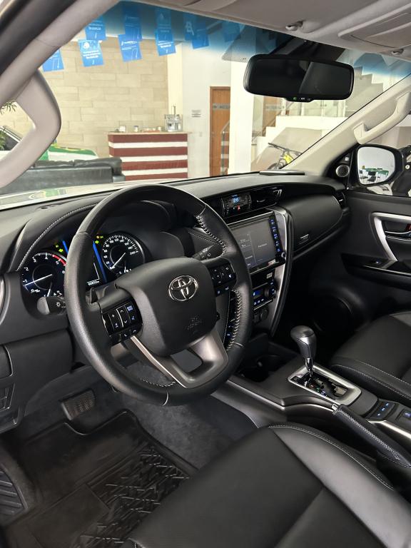 TOYOTA Hilux SW4 - Foto