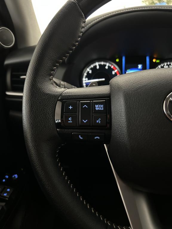 TOYOTA Hilux SW4 - Foto