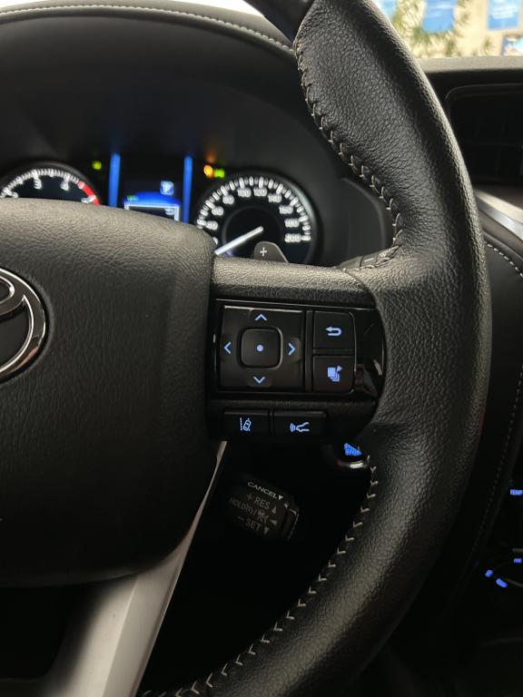 TOYOTA Hilux SW4 - Foto