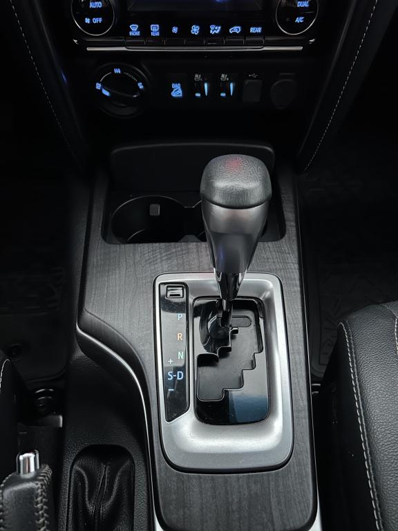 TOYOTA Hilux SW4 - Foto