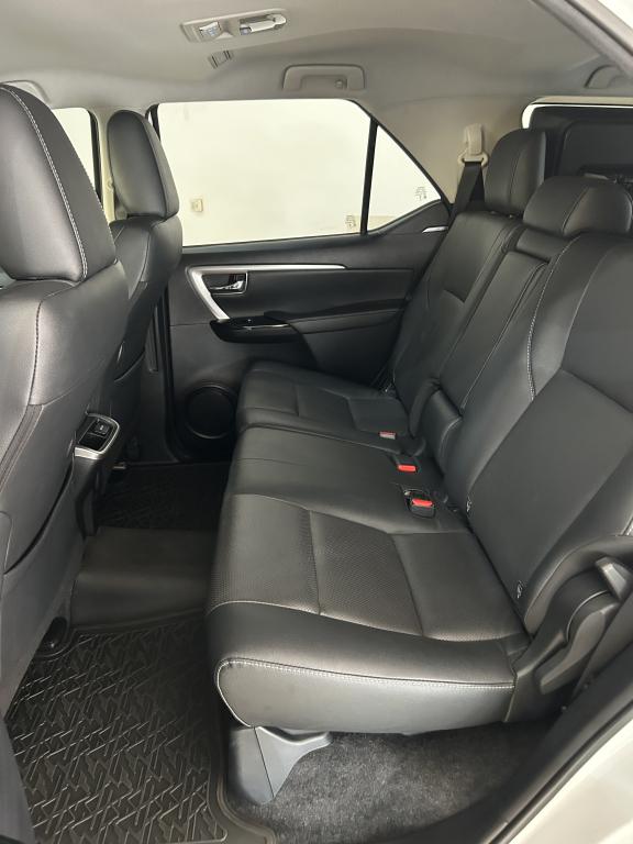 TOYOTA Hilux SW4 - Foto