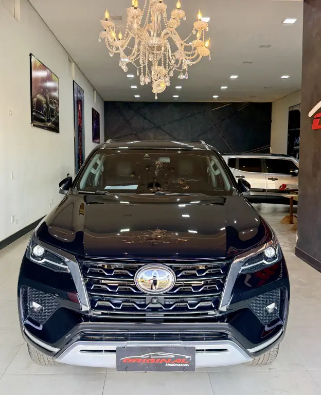 TOYOTA Hilux SW4 - Foto
