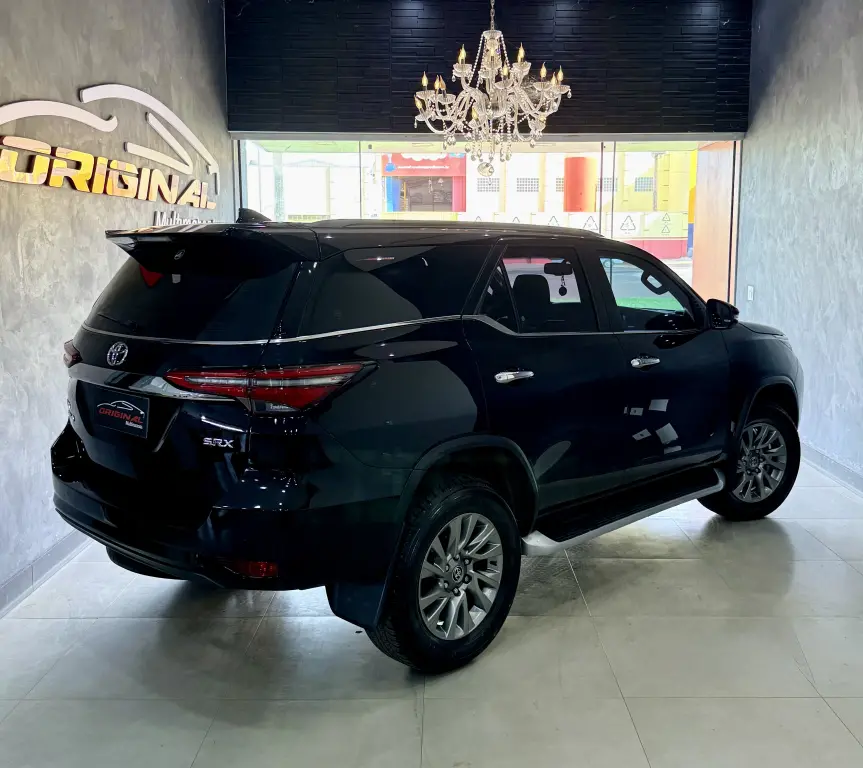 TOYOTA Hilux SW4 - Foto